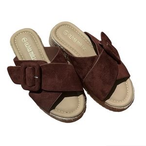 Olivia Miller cross cross sandal size 6 chocolate brown